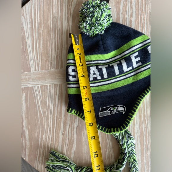 Official NFL Seattle Seahawks|Youth logo beanie with braided tassels•••NWT - Picture 7 of 7
